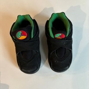 Kids air Jordan tinker air raid sneakers size 6